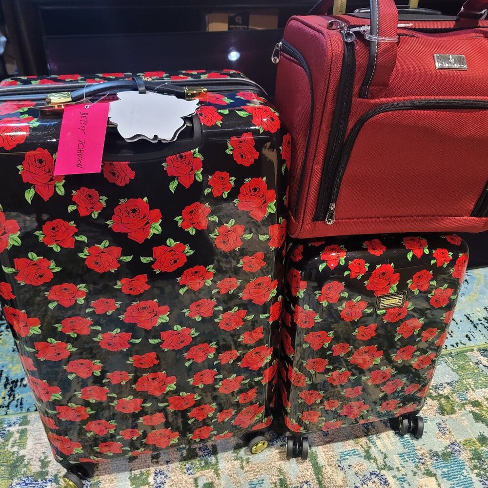 BUNDLE - 3-LUGGAGE BUNDLE OF LONDON FOG AND BETSEY